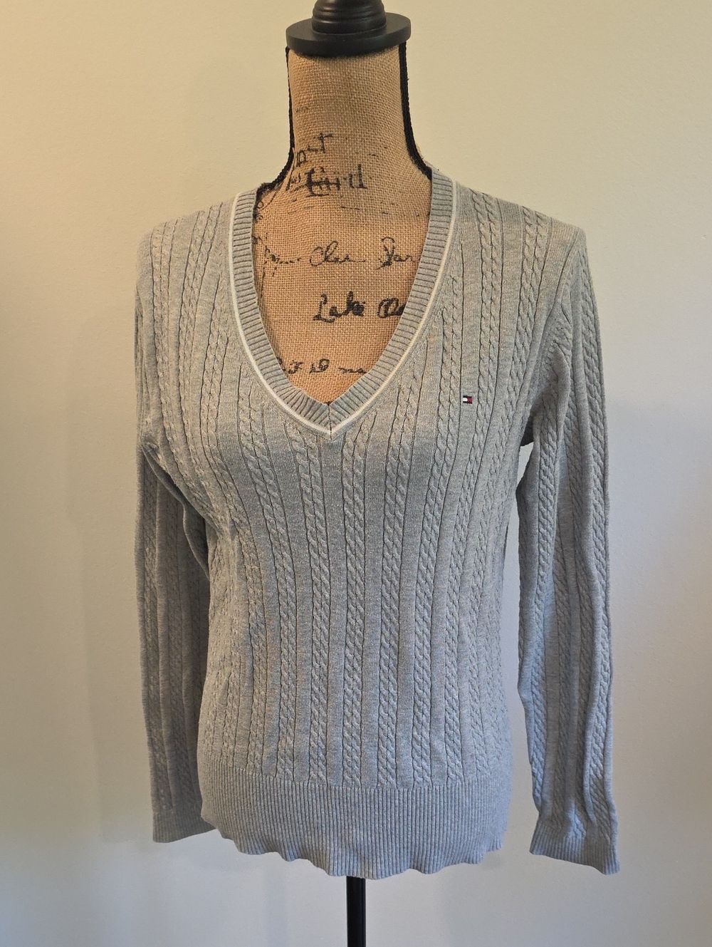 Tommy Hilfiger Women's Light Gray Cable V-Neck Sweater